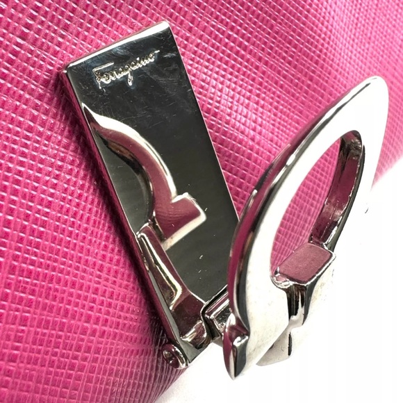 Salvatore Ferragamo Gancini Pink Leather Wallet 🩷🩷Final
Price! - Picture 8 of 15